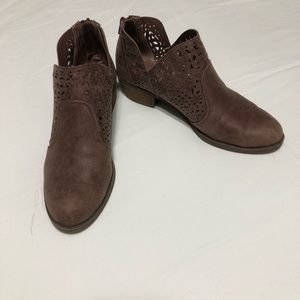 EUC Dark Mauve Carlos Cutout Booties